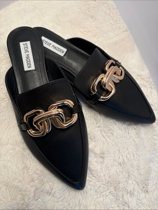 Steve Madden Shoes - Steve Madden “Friends” Black Pointed Toe Slip-On Mule Gold Chain Detail Sz 9